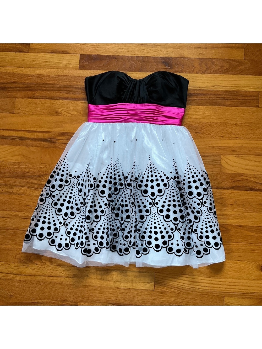 Preppy 2000s velvet polkadot strapless dress with pink sash size 5/6